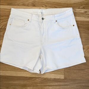 H&M Women's Off-White Jean Shorts size 14